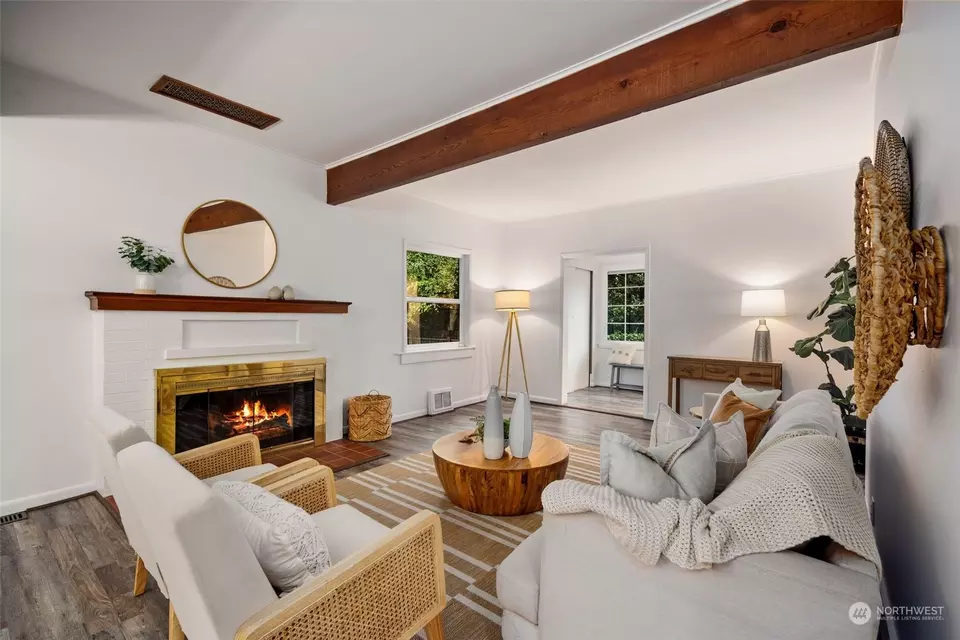  13206 Meridian Ave N, Seattle, WA 98133 photo 2