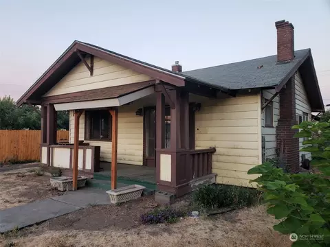 806 S 7th St, Yakima, WA 98901