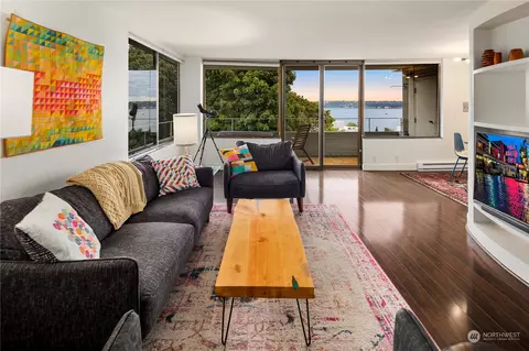 521 5th Ave W #301, Seattle, WA 98119