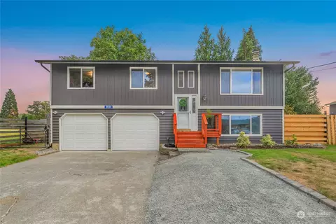 18044 Norman Pl, Mount Vernon, WA 98273