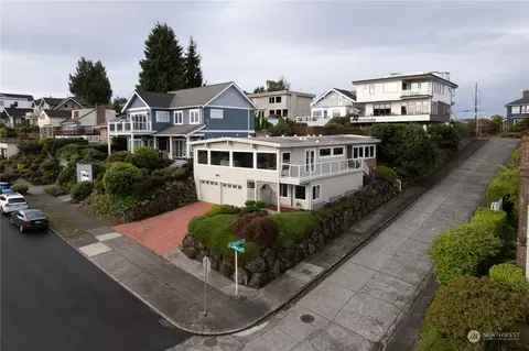 4301 SW Donald St, Seattle, WA 98116