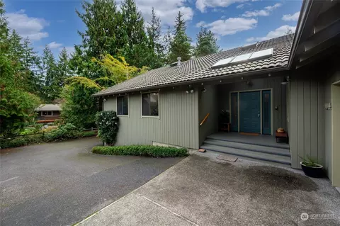 9844 NE 25th St, Bellevue, WA 98004