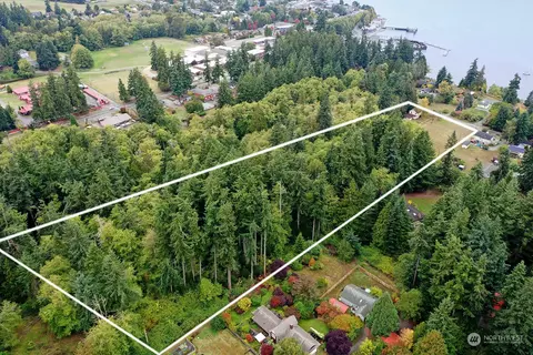 321 Edgecliff Dr, Langley, WA 98260