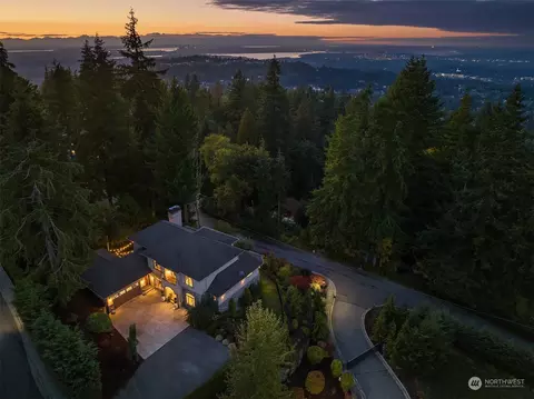 17473 SE Cougar Mountain Dr, Bellevue, WA 98006