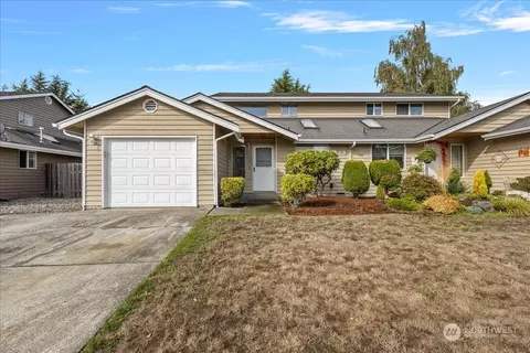 229 NE Nunan Loop #5-1, Oak Harbor, WA 98277