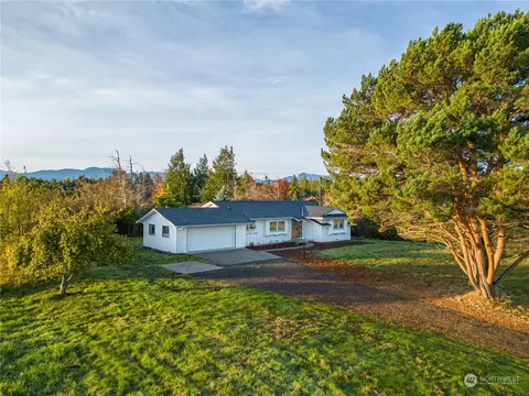 492 E Anderson Rd, Sequim, WA 98382 photo 2