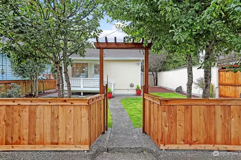 8827 10th Ave SW, Seattle, WA 98106