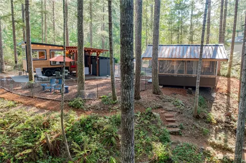 700 N Dow Creek Dr, Hoodsport, WA 98548
