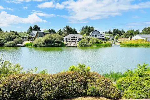 869 Pheasant Ct, Ocean Shores, WA 98569