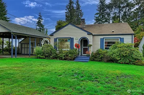 330 N Cabot Rd, Everett, WA 98203
