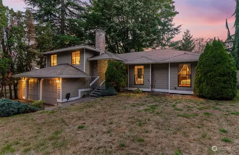 19003 37th Ave NE, Lake Forest Park, WA 98155