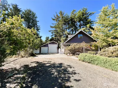 751 Mount Olympus Ave SE, Ocean Shores, WA 98569