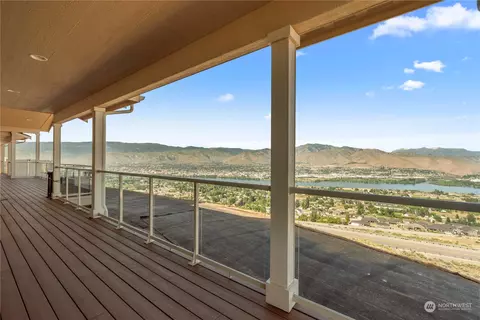 2529 Skyrocket Ln, East Wenatchee, WA 98802