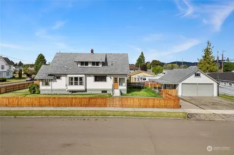 1233 3rd St, Cosmopolis, WA 98537