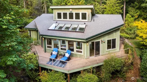 6502 Deer Ln, Anacortes, WA 98221