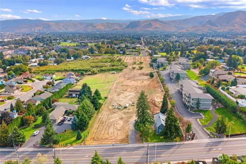1527 Maiden Ln, Wenatchee, WA 98801