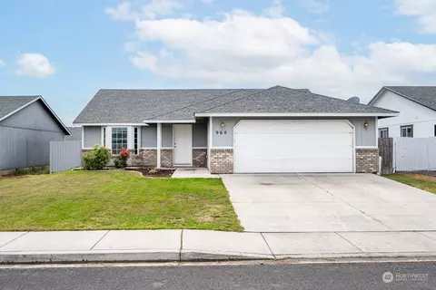 960 Gemstone St, Othello, WA 99344