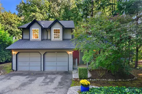 11208 Parkhill Pl NE, Bainbridge Island, WA 98110