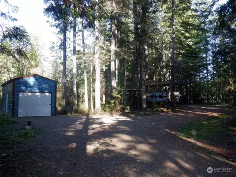 82 Camelot Rd, Quilcene, WA 98376