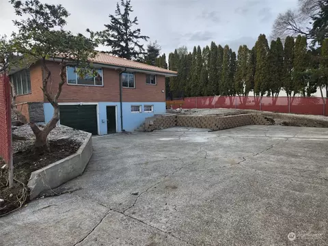 8042 S 200th St, Kent, WA 98032