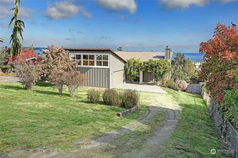 1421 Country Club Dr, Camano Island, WA 98282