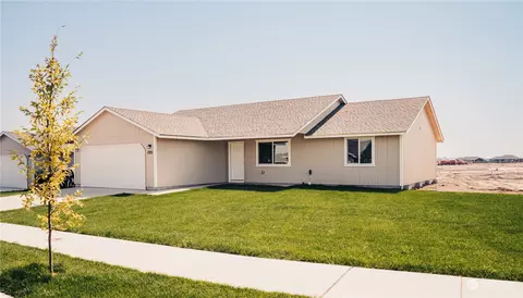 1305 W Polo Ridge Dr, Moses Lake, WA 98837