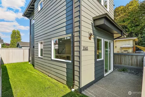 2560 56th Ave SW, Seattle, WA 98116