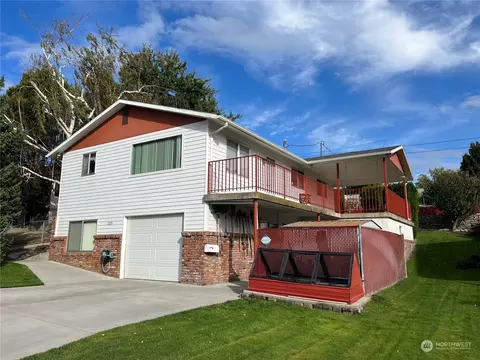 225 SE Valley Dr, College Place, WA 99324