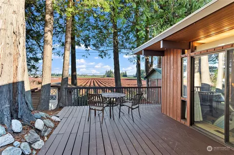 591 E Hemmi Rd, Lynden, WA 98264
