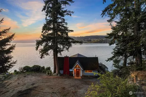 4230 Jones Rd, Oak Harbor, WA 98277