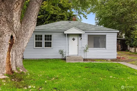 528 SW 1st St, College Place, WA 99324