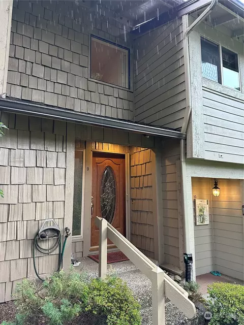 1035 156th Ave NE #9, Bellevue, WA 98007