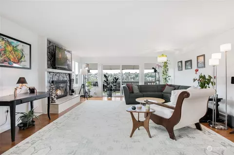 2552 14th Ave W #402, Seattle, WA 98119