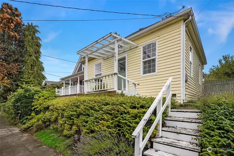 742 N 71st St, Seattle, WA 98103
