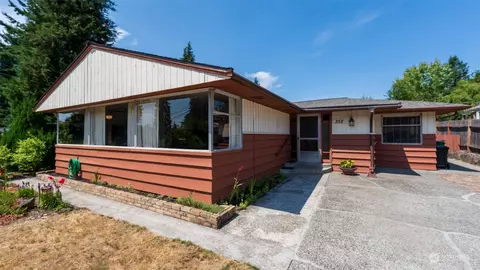 352 NE 163rd St, Shoreline, WA 98155