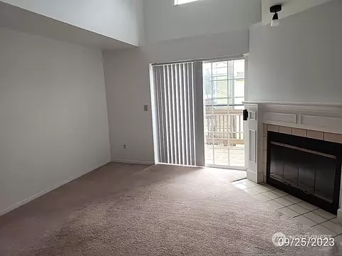 22810 30th Ave S #B301, Des Moines, WA 98198