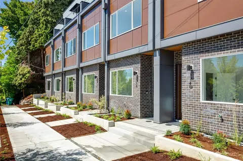 1738 N 41st St, Seattle, WA 98103