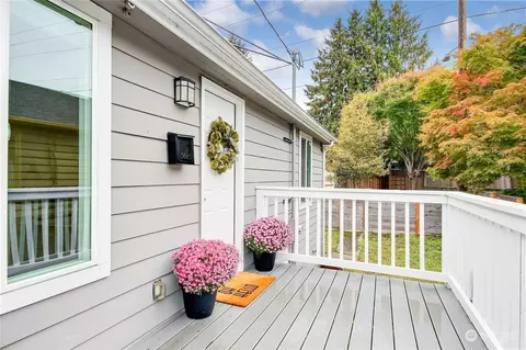 6710 8th Ave NW, Seattle, WA 98117