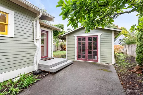 2410 G St, Bellingham, WA 98225