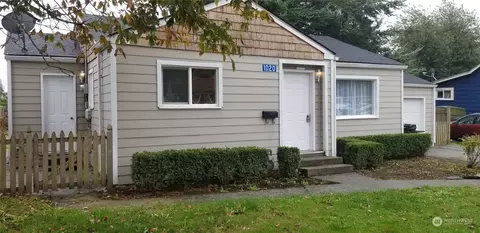 1020 E Hazel Ave, Burlington, WA 98233