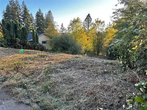 491 Apple Ln, Kelso, WA 98626