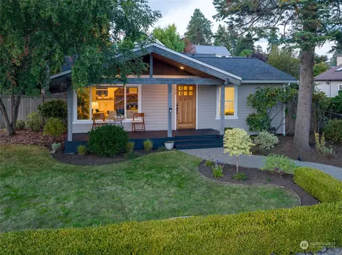 302 8th Ave, Kirkland, WA 98033