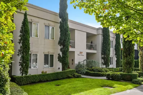 319 4th Ave #102, Kirkland, WA 98033