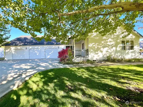 711 18th Ave, Oroville, WA 98844