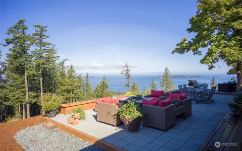 455 Wright Rd, Eastsound, WA 98245
