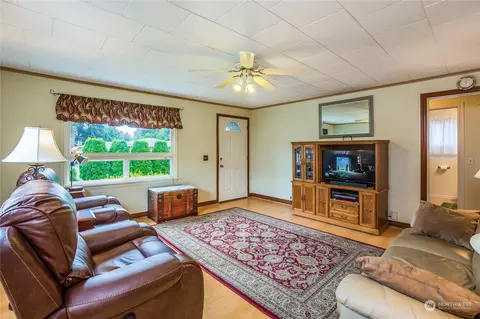 9005 Corbin Dr, Everett, WA 98204 photo 5