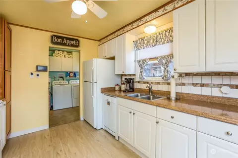 9005 Corbin Dr, Everett, WA 98204 photo 7
