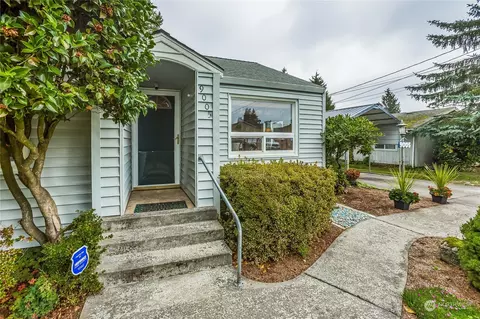 9005 Corbin Dr, Everett, WA 98204 photo 2