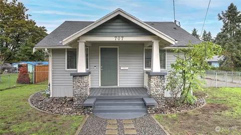 707 8th St NE, Auburn, WA 98002