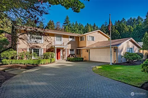 4132 NE 186th St, Lake Forest Park, WA 98155
